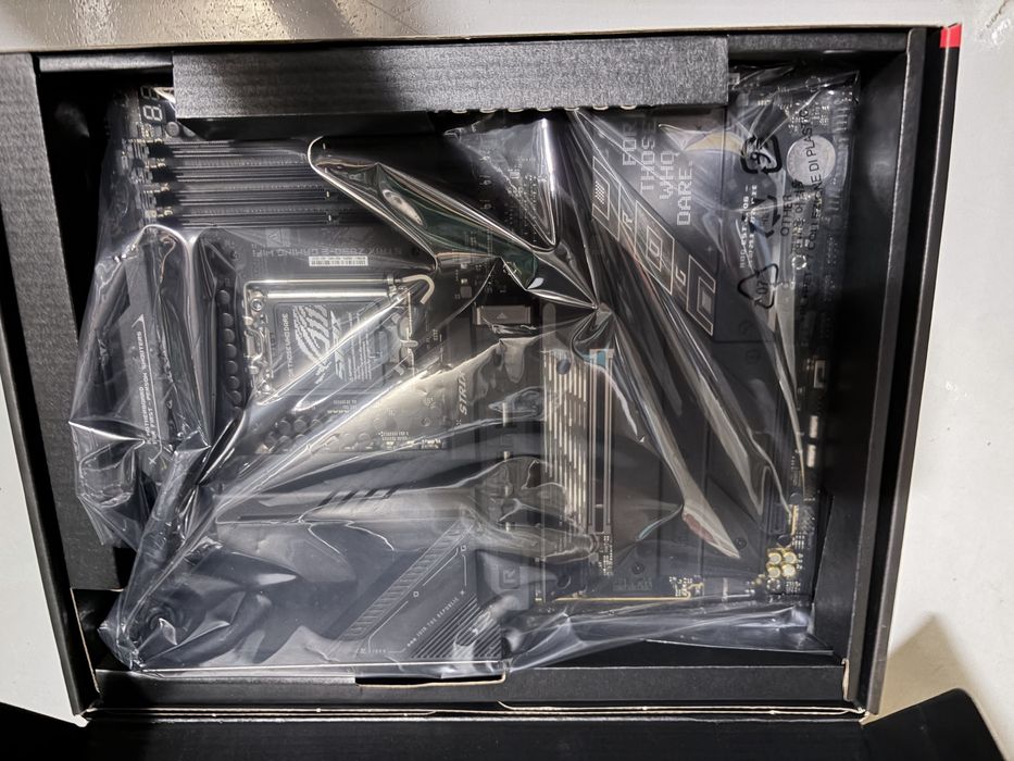 Материнская плата ASUS ROG STRIX Z890-E GAMING WIFI