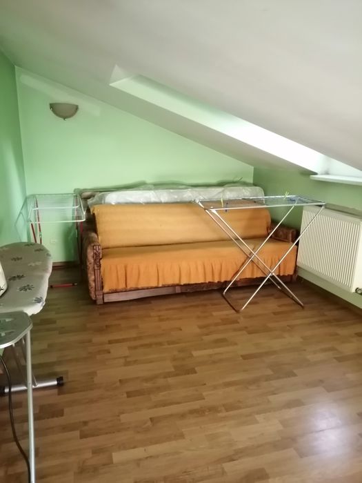 Închiriez 1 camera cu grup sanitar