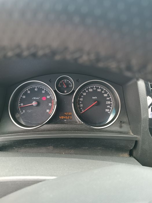 Продавам OPEL Zafira