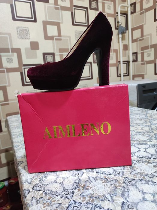 Срочно продаётся  Вечерний туфли новое .