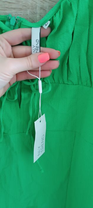 Нова рокля NLY trend в наситено зелен цвят, размер 42!