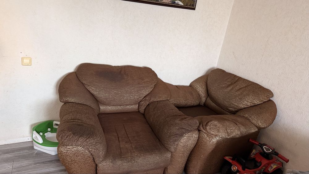 Продам диван с двумя креслами