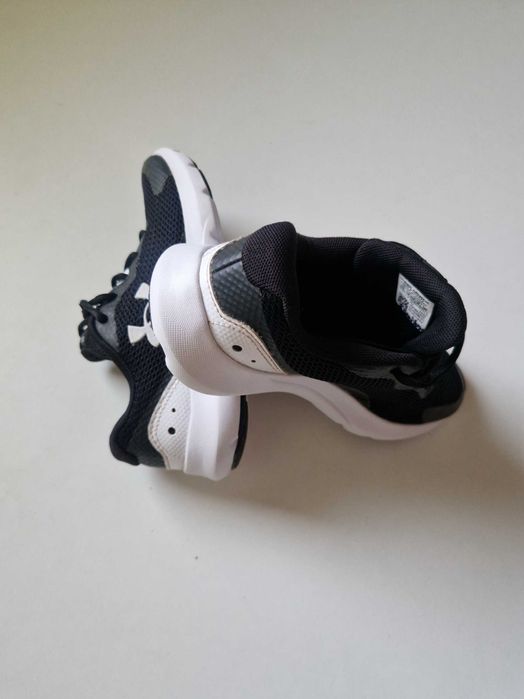 Under Armour Surge 3 оригинални маратонки