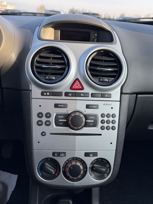 Opel Corsa 2012 Benzina