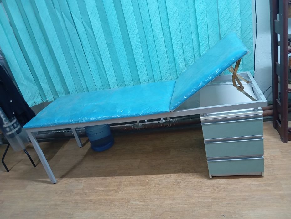 Кушетка  бу состояние отличное