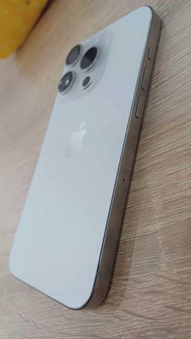 Продавам iPhone 15 pro