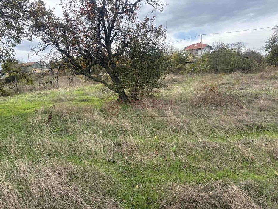 Инвестиционен парцел в кв. Изгрев, до Монтесори