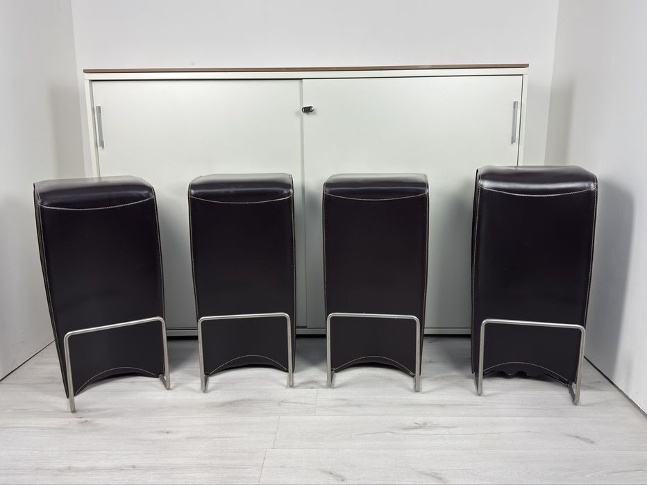 Немски бар стол, тапициран с естествена кожа Texon 705.