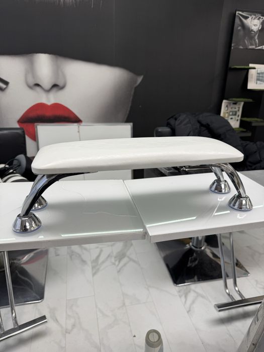 Стойка за маникюр