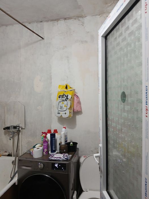 Срочно продаётся 2х комнатная квартира 4 микрорайоне на 1 этаж