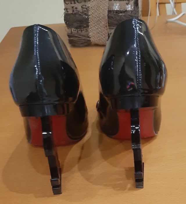 Луксозни дамски обувки на ток ISL,черен лак