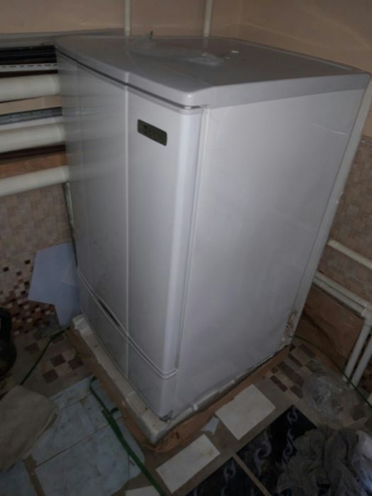 Холодильник сотилади