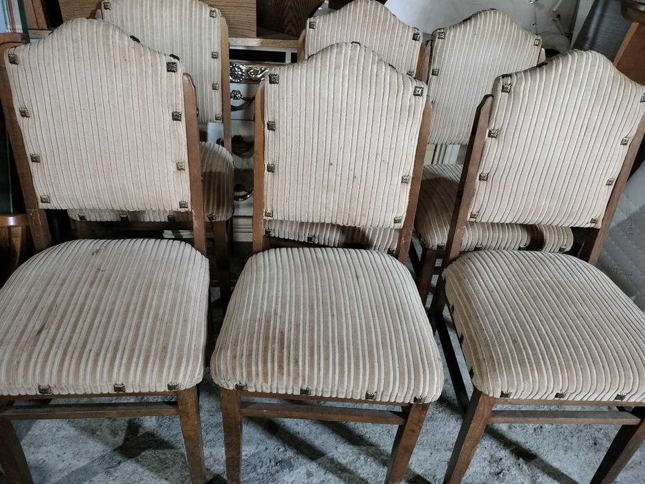 Vand 6 scaune tapitate in catifea