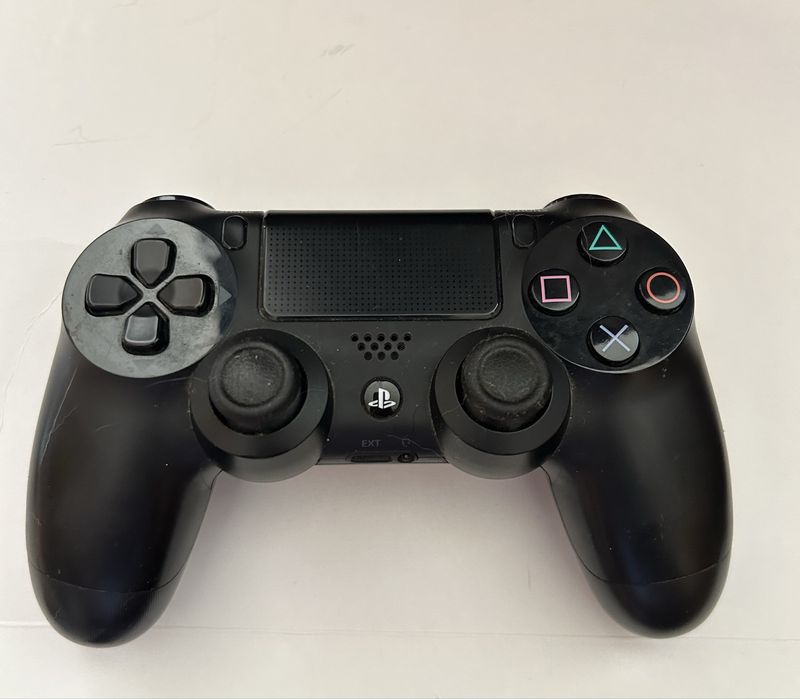 PS4 + 8 jocuri+ 2 controllere