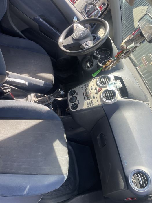 Opel corsa pe benzina