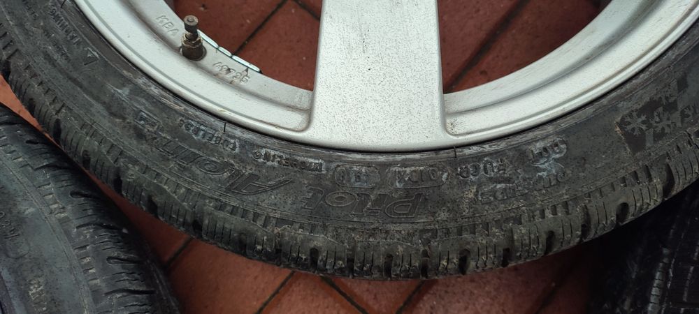 Джанти DEZENT със зимни гуми 5/112/18 размер на гумите 225/40/18