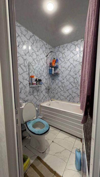 Шахар марказида 2 хонали уй тезда сотилади.