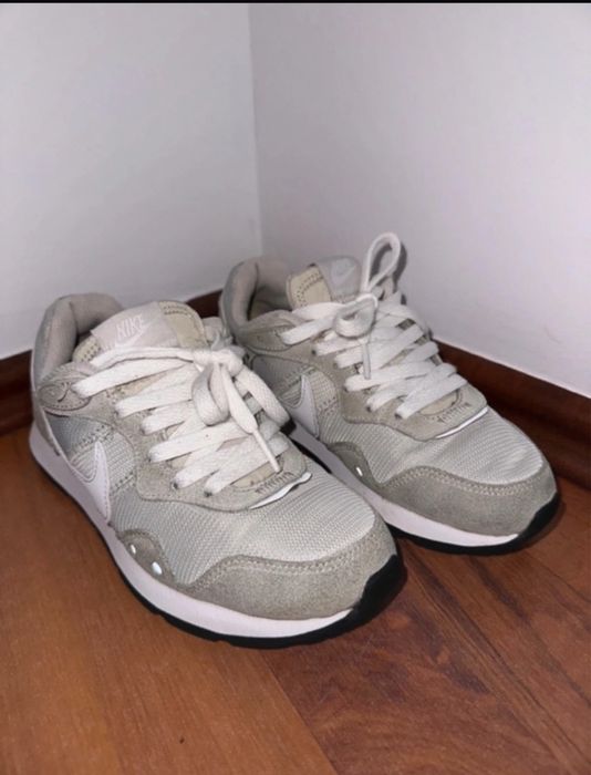 Adidasi nike dama