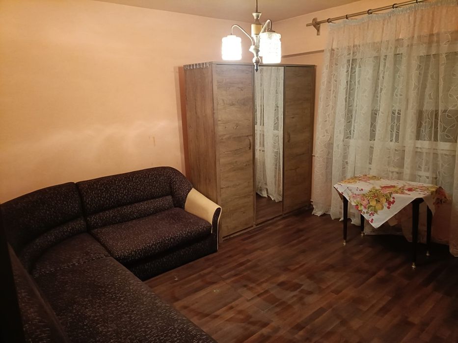 Vând garsoniera tip D