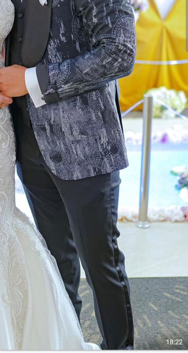 Costum elegant barbatesc