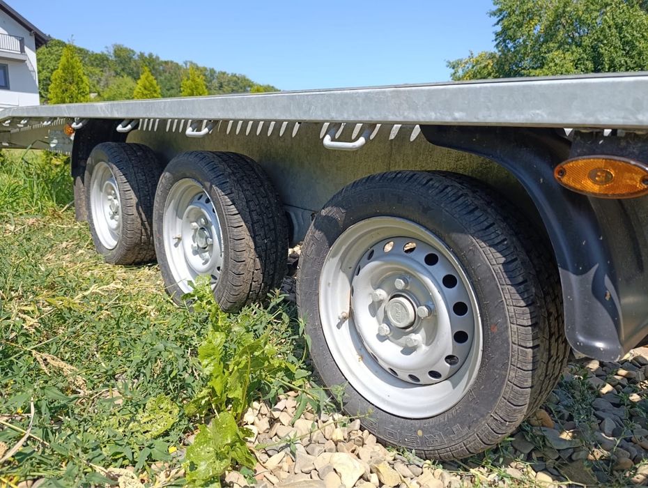 Vand trailer auto ,platforma ca nou 3500 kg ,impecabil