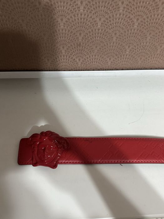 Ремень версачи красный