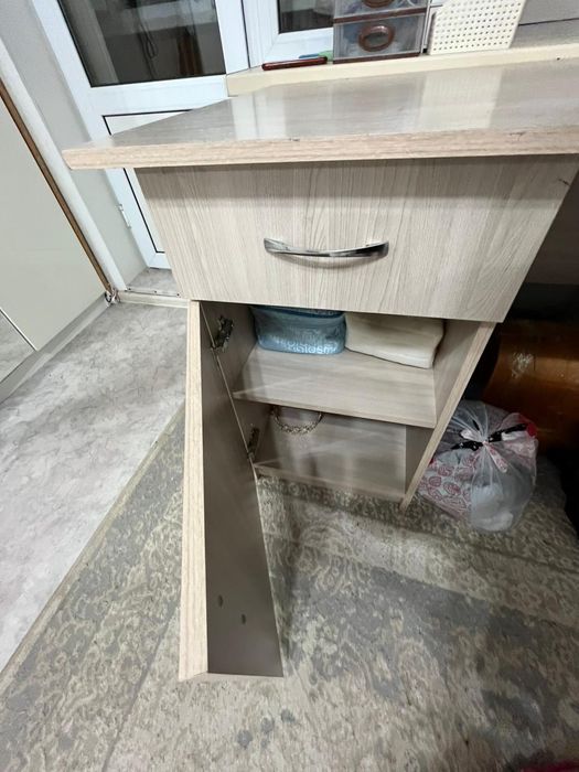 Продается письменный стол