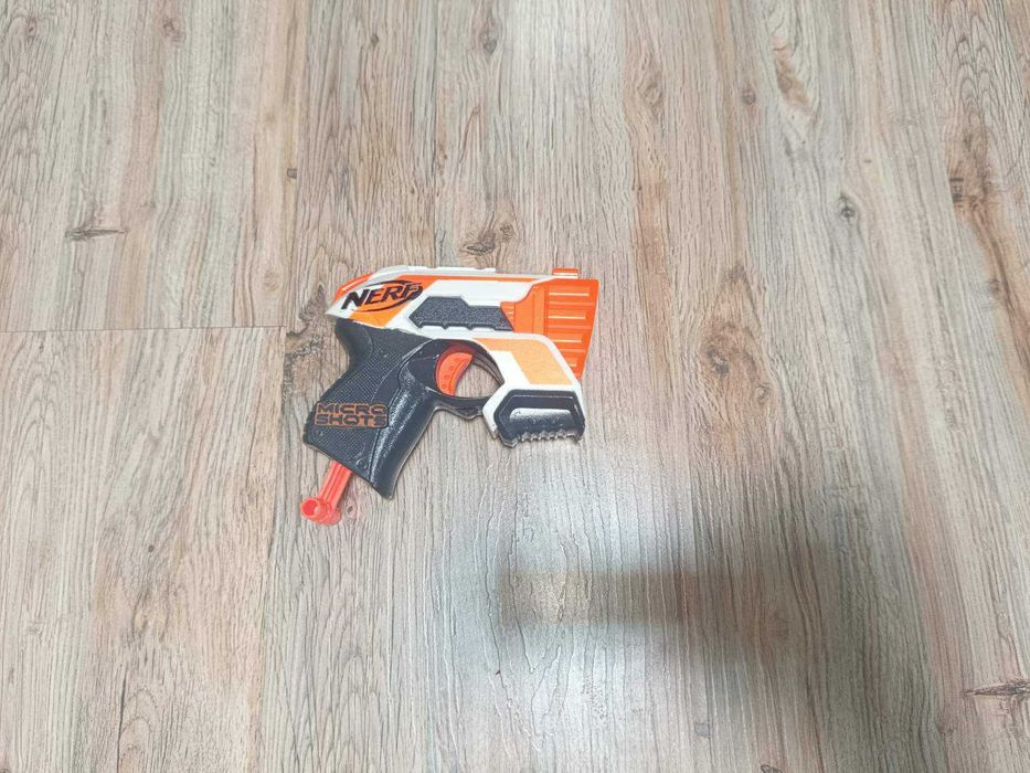 Комплект Hasbro Nerf бластери (9 бр.) + патрони – отлично състояние