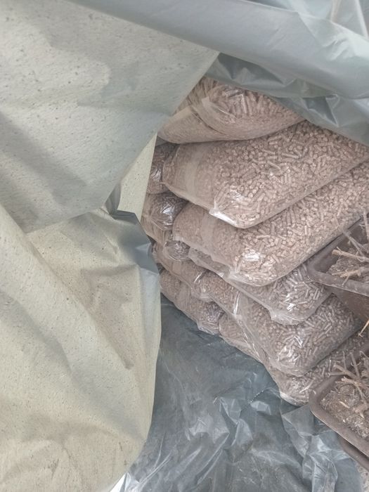 Vând  peleti brad si stejar