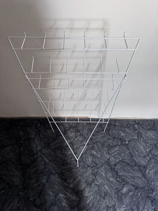 Стелажи за мартеници