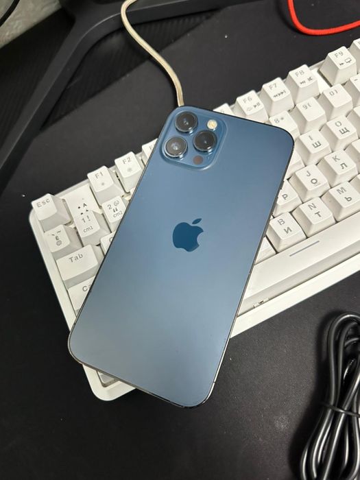 Продам айфон 12 про макс