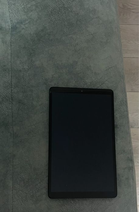 Samsung Tab A, зарудку держит долго