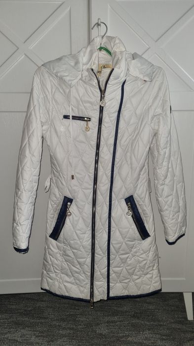 Женская белая куртка весна 42-44р