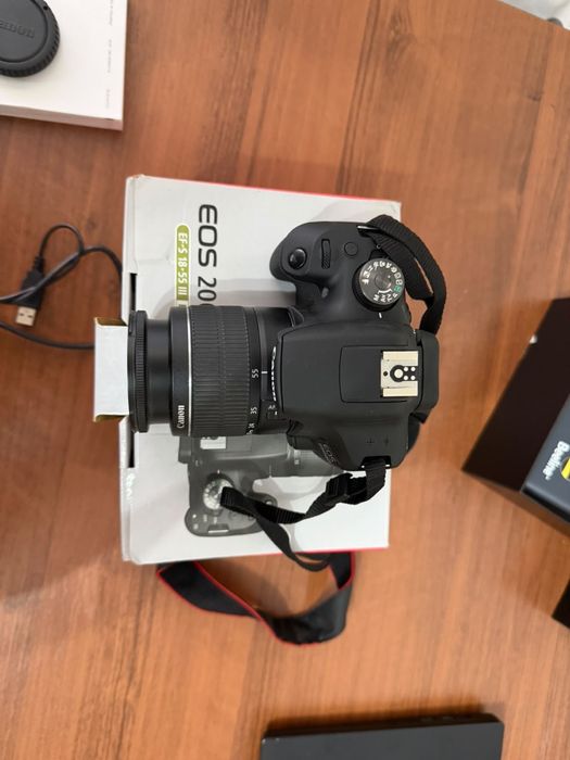 Canon EOS 2000D
