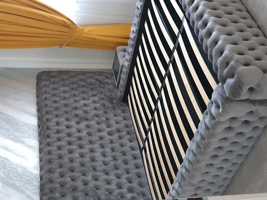 Pat tapitat model Chesterfield