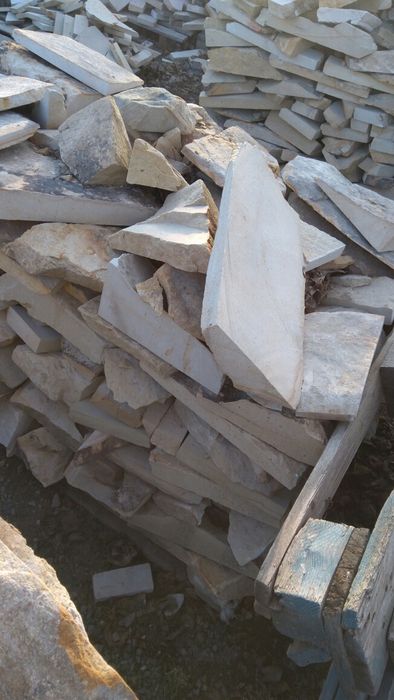 Piatra naturala , cu o singura fata