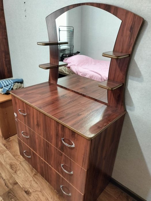 Кровать с камодом