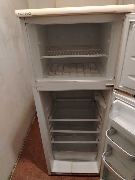 Хладилник Санг Работещ  В 145  Д 54 Ш 54