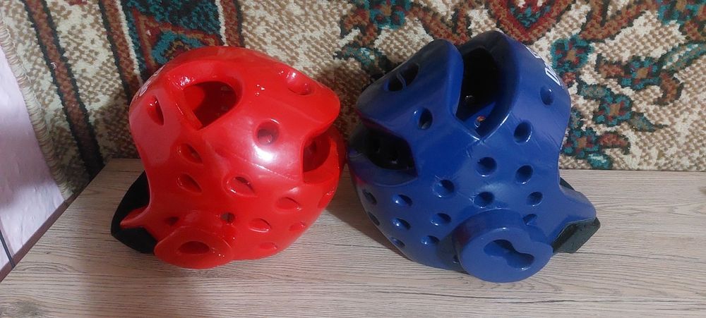 Защитный шлем для тейквандо