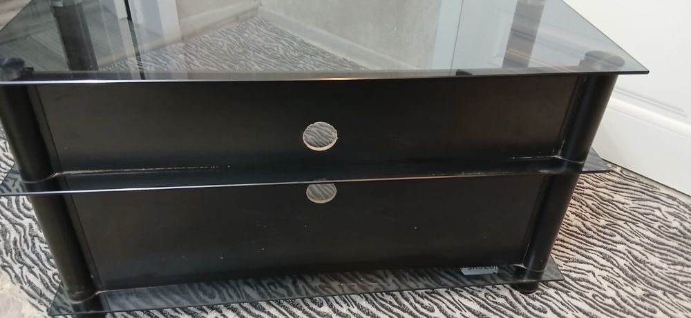 Стол стеклянный в хорошем состояние