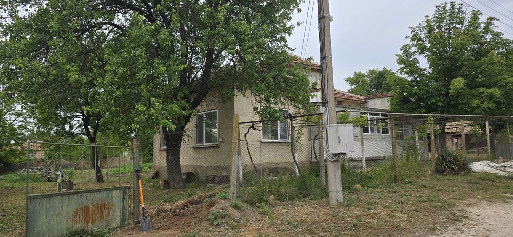 Продава се Къща в с. Златна нива, Област Шумен - 130 кв.м за 275 €/кв.м - Снимка #1