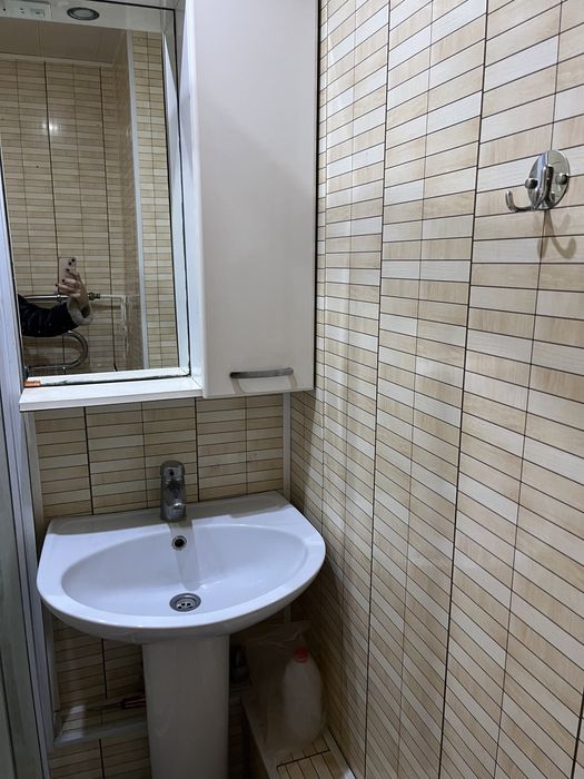 Продам раковину и тумбу