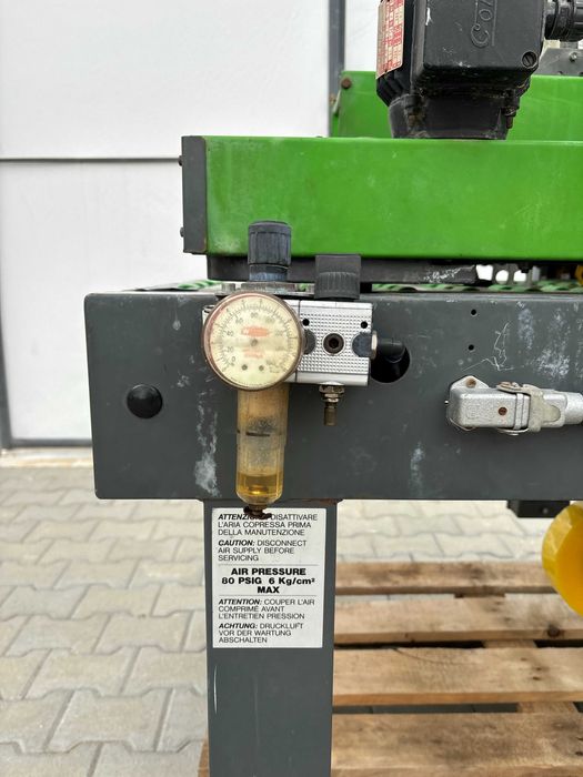 Машина за автоматично залепване на кашони с тиксо отгоре и отдолу