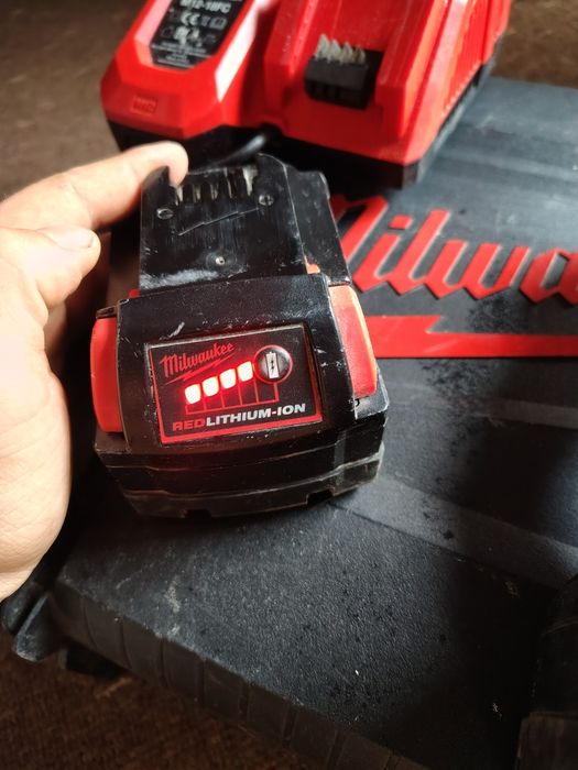 Vând rotopercutor Milwaukee M18 chpx