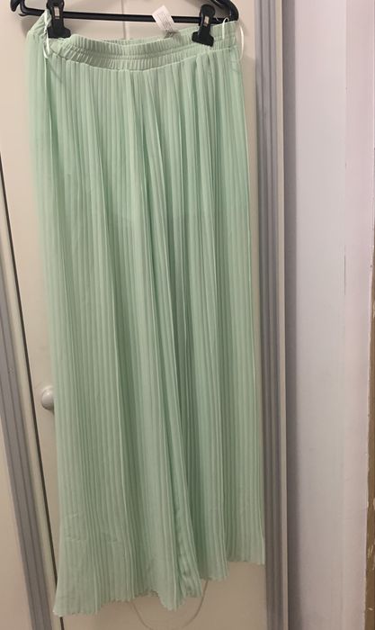 Pantaloni tip fusta