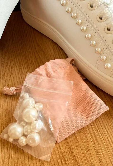 Sneakers Stuart Weitzman cu perle, din piele, marime 37.5