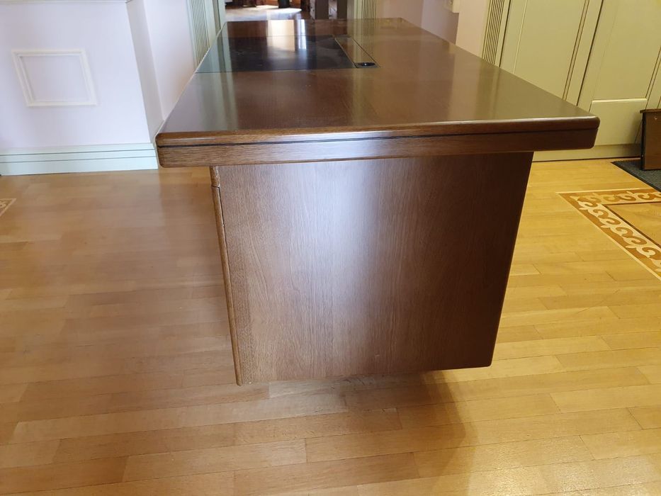 Стол для кабинета