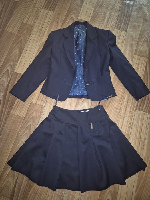 Продам школьную форму на девочку