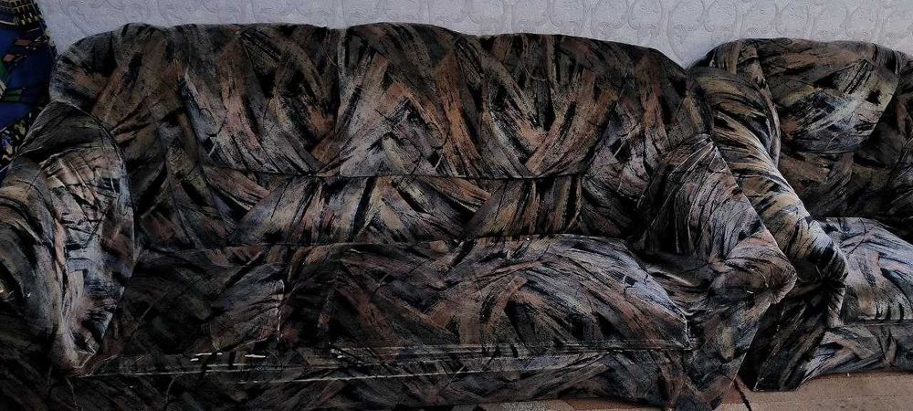 Продается мягкая мебель - диван и два кресла