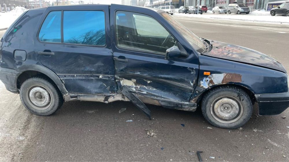 Продаю гольф 3 на ходу после дтп